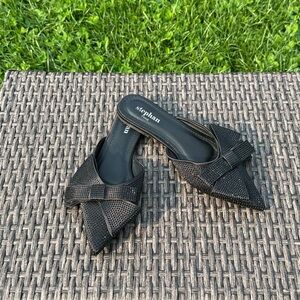 Elegant Black Mules with Pointed Toe and Knotted Detail